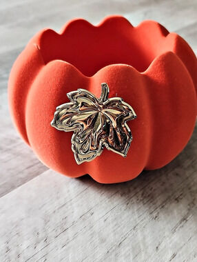 New Yankee CANDLE JAR HOLDER l with Gold Leaf Accent